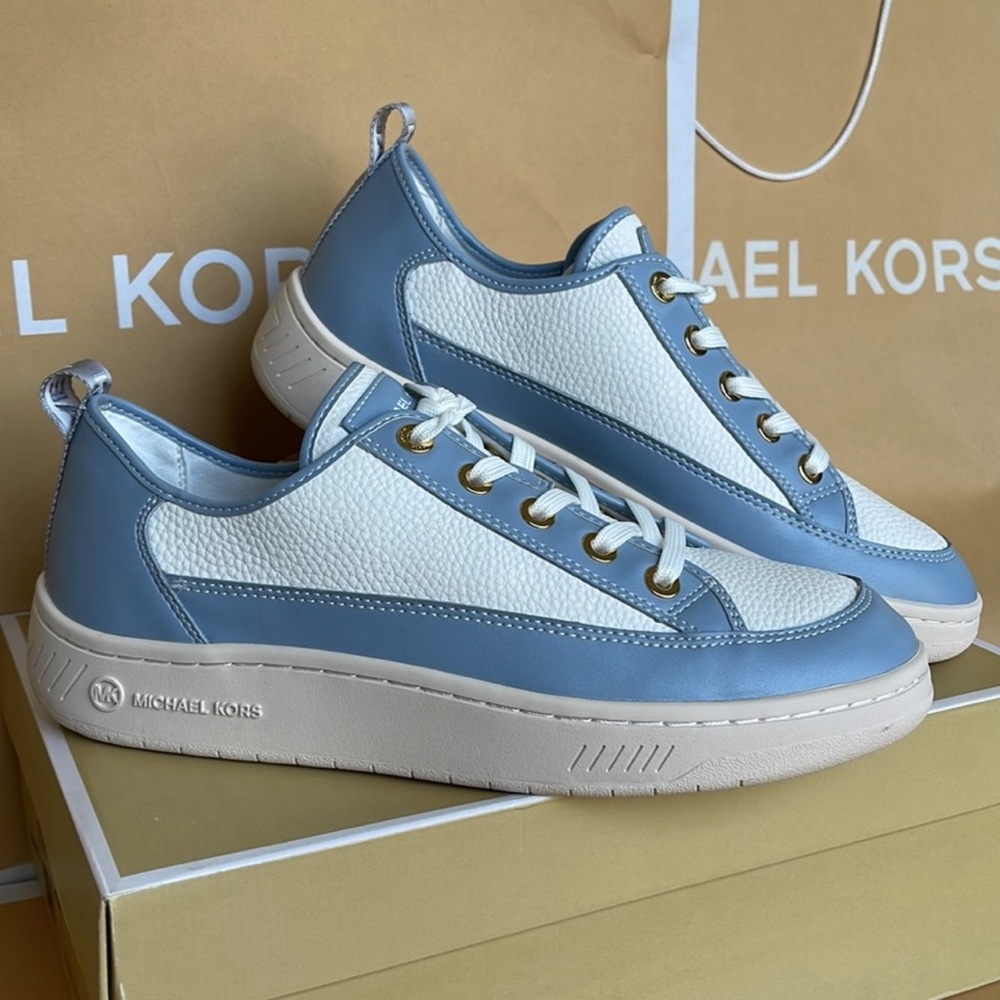 Michael Kors Pale Blue leather Size 6.5  🔥New